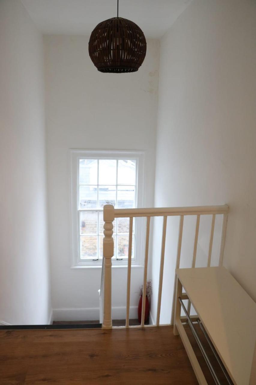 Victoria Style Flat Near Victoria Station Appartement Londen Buitenkant foto